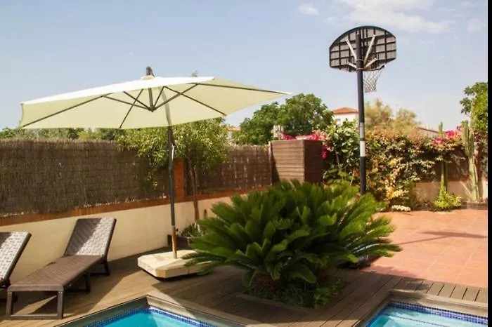Juny - Xeckin Holidays Cubelles 0*,  Spain